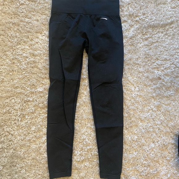 Gymshark Vital Seamless Leggings (black marl colour) - Picture 3 of 5
